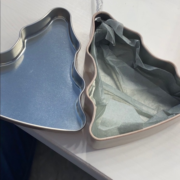 Eco tools tree ornament that opens - Picture 2 of 2